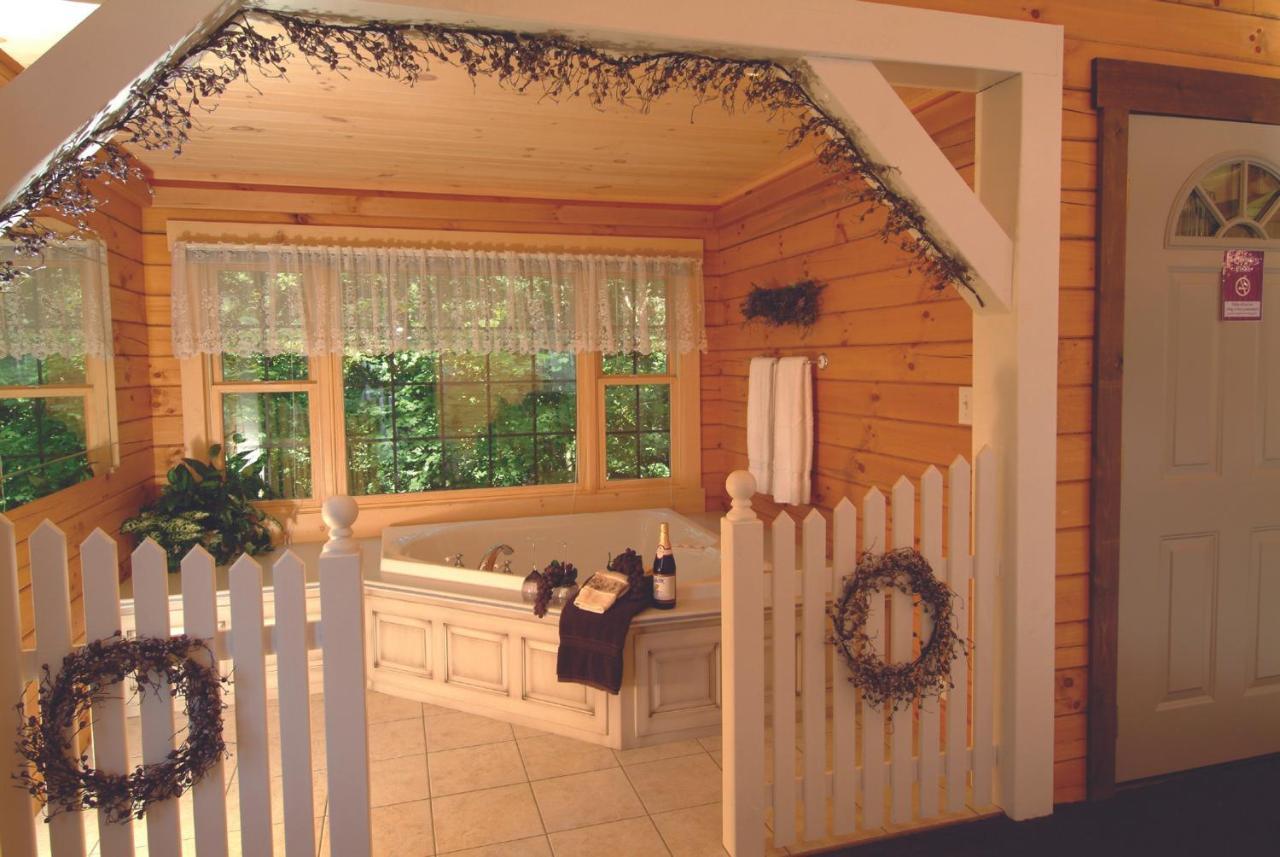 Wild Rose Cabin By Amish Country Lodging ミラーズバーグ エクステリア 写真