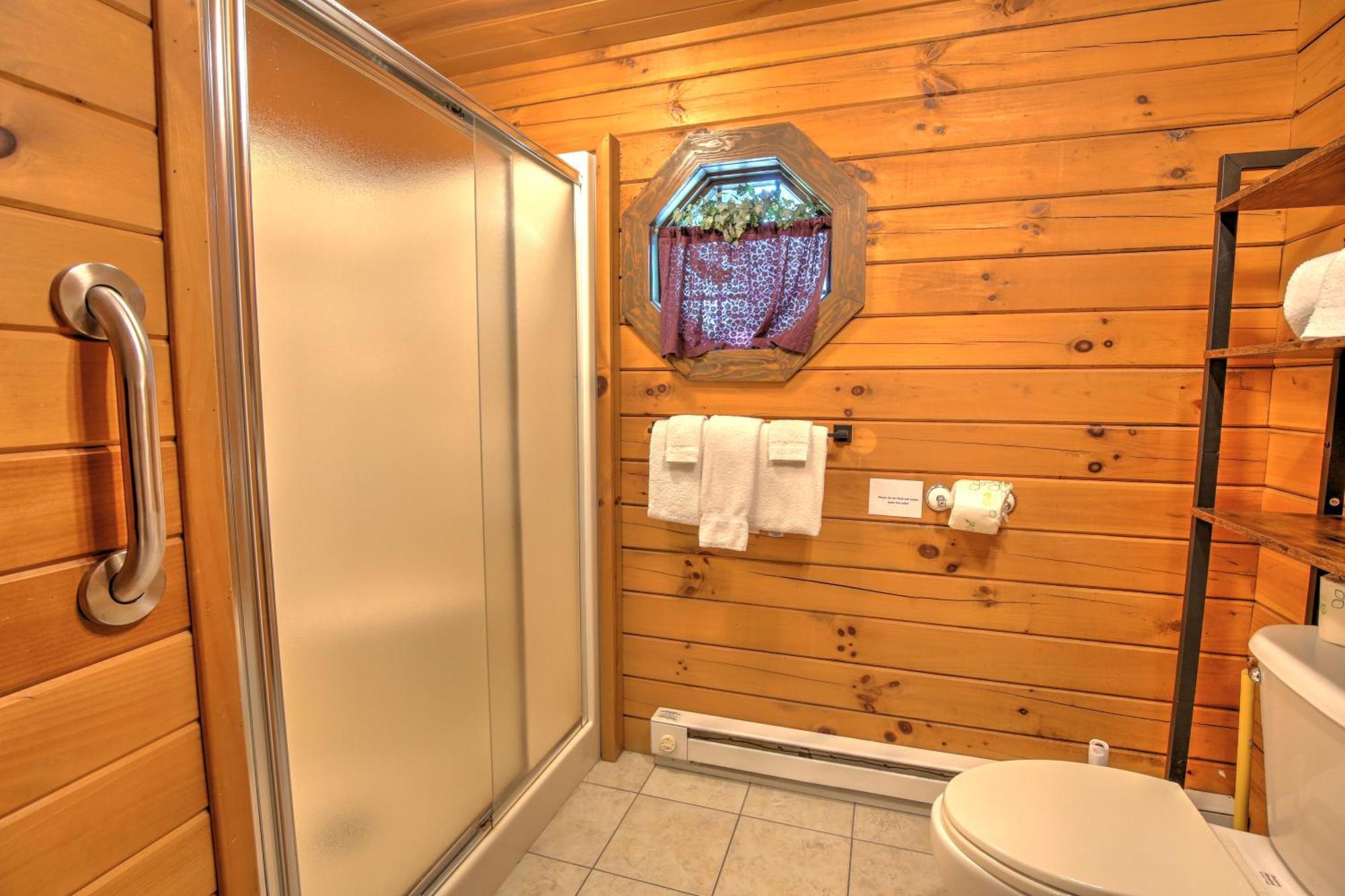 Wild Rose Cabin By Amish Country Lodging ミラーズバーグ エクステリア 写真